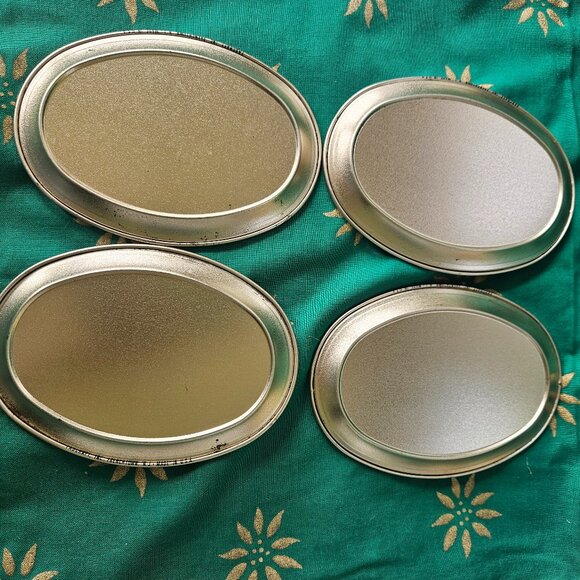 Vintage 1970s Fabcraft Victorian Santa Tin Oval Trays, Made in USA, Set of 4 - Picture 5 of 6
